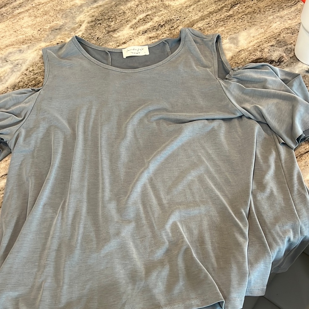Women’s size L off shoulder flowy tee shirt